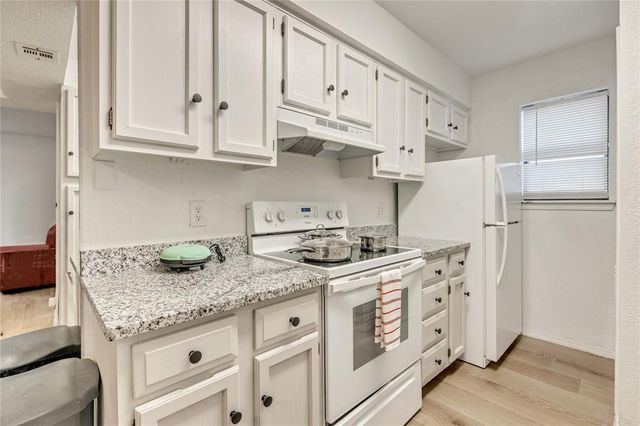 11409 Springhollow Road 505, Oklahoma City, OK 73120