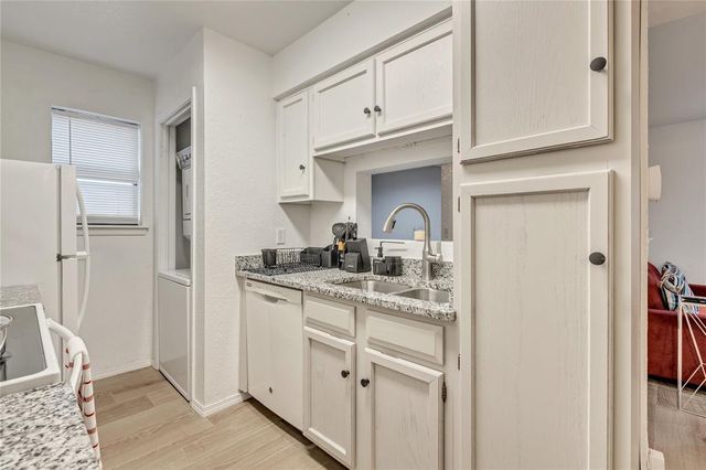 11409 Springhollow Road 505, Oklahoma City, OK 73120