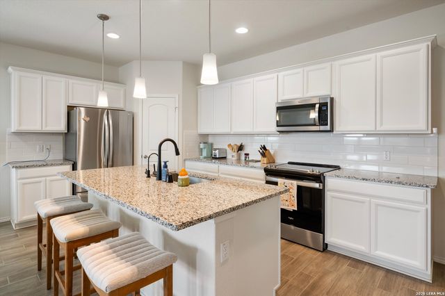 4047 WILD BLOOM RD, Seguin, TX 78155