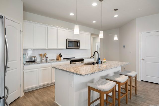 4047 WILD BLOOM RD, Seguin, TX 78155