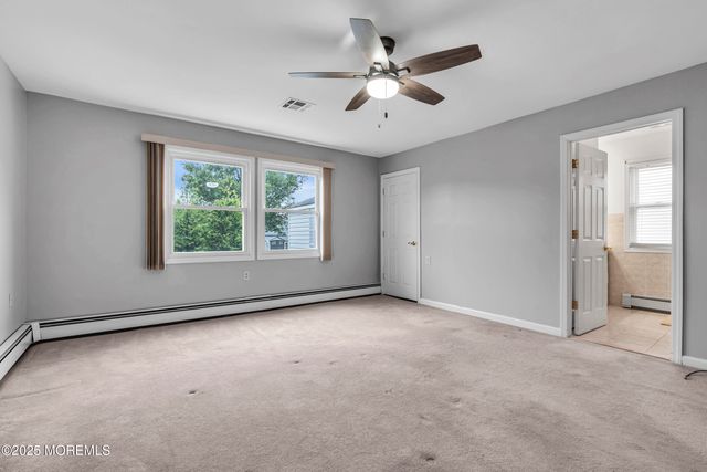 8 Thronbury Court, Toms River, NJ 08757