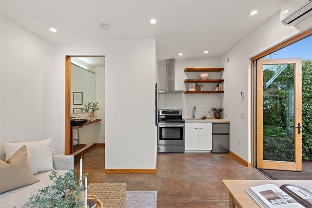 1450 E 38th ST, Oakland, CA 94602