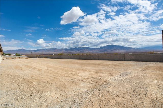 3871 North Mayfield Ranch Road, Pahrump, NV 89060