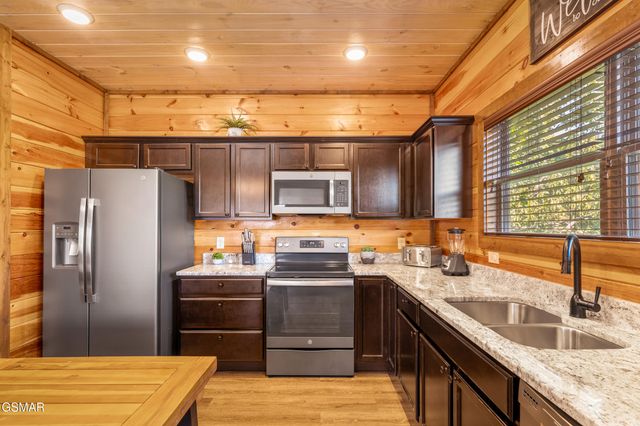 851 Osprey Way, Pigeon Forge, TN 37863
