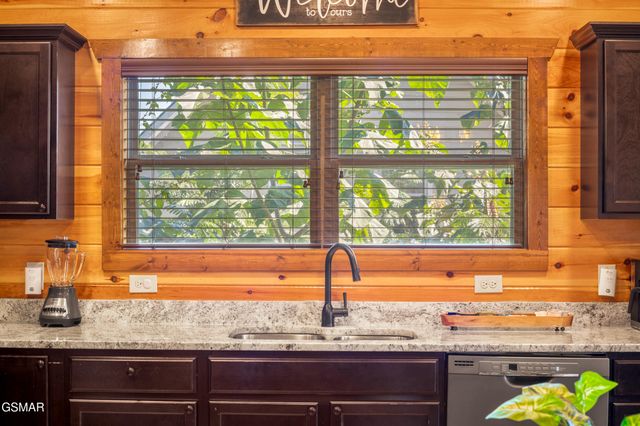 851 Osprey Way, Pigeon Forge, TN 37863