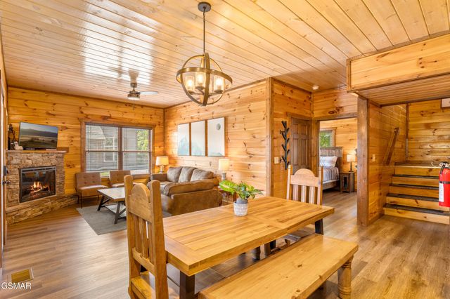 851 Osprey Way, Pigeon Forge, TN 37863