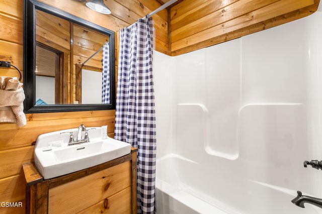 851 Osprey Way, Pigeon Forge, TN 37863