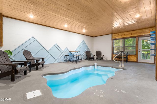 851 Osprey Way, Pigeon Forge, TN 37863