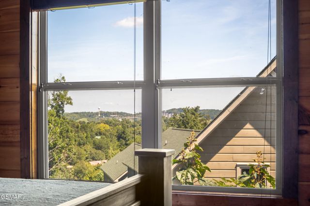 851 Osprey Way, Pigeon Forge, TN 37863