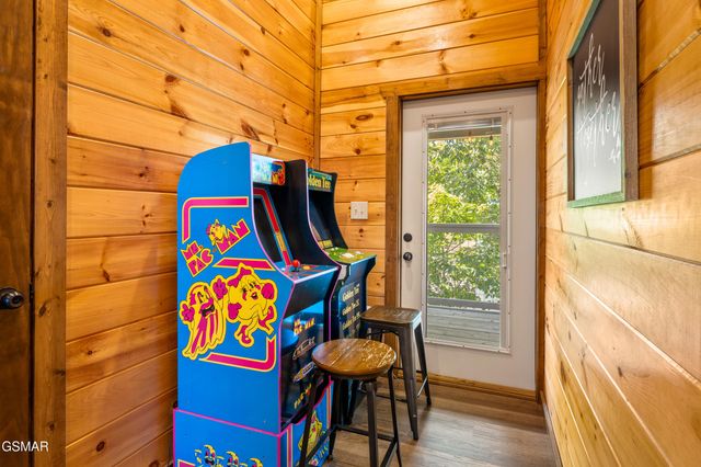 851 Osprey Way, Pigeon Forge, TN 37863