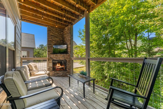 851 Osprey Way, Pigeon Forge, TN 37863