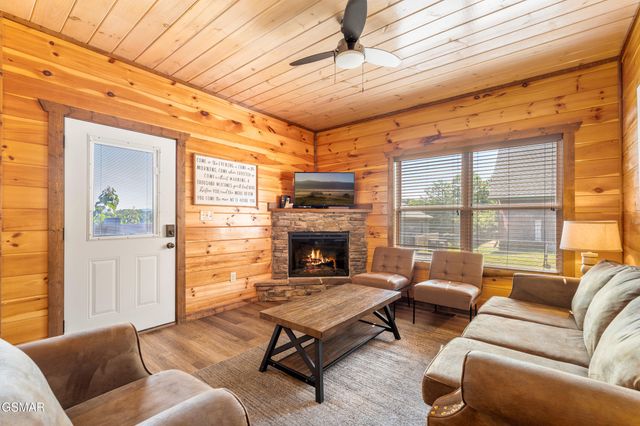 851 Osprey Way, Pigeon Forge, TN 37863
