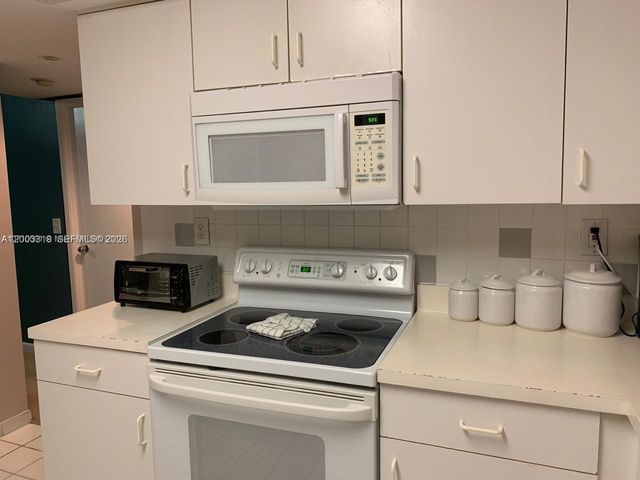 3300 NE 191st St 1101, Aventura, FL 33180