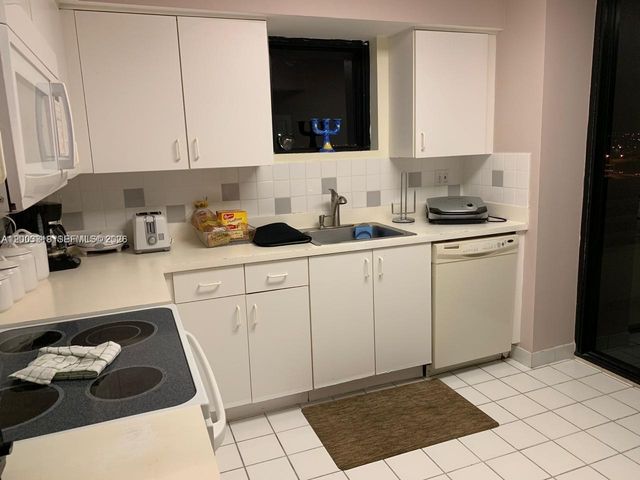 3300 NE 191st St 1101, Aventura, FL 33180