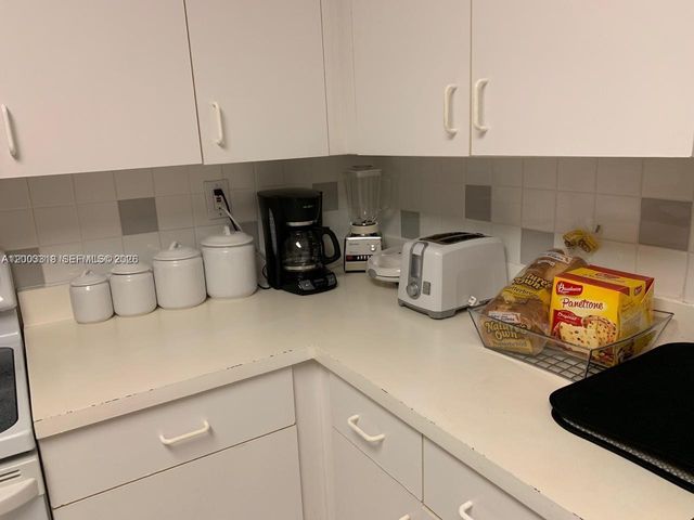 3300 NE 191st St 1101, Aventura, FL 33180