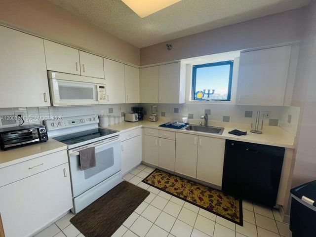 3300 NE 191st St 1101, Aventura, FL 33180