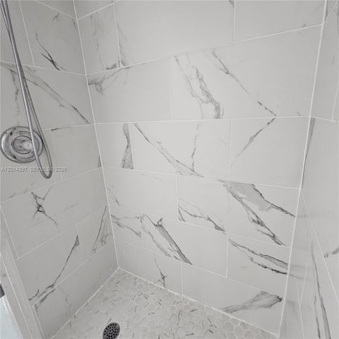 3070 NW 48th Ter 104, Lauderdale Lakes, FL 33313