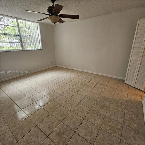 3070 NW 48th Ter 104, Lauderdale Lakes, FL 33313