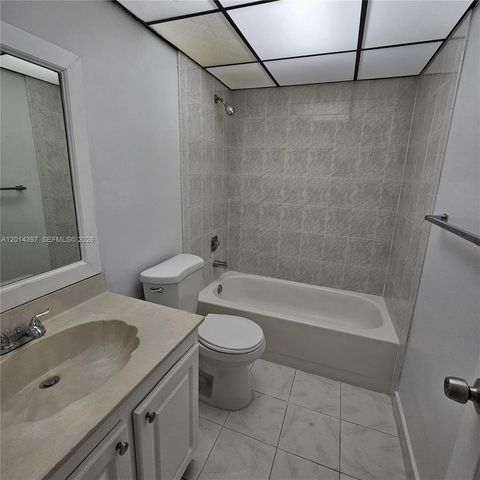 3070 NW 48th Ter 104, Lauderdale Lakes, FL 33313