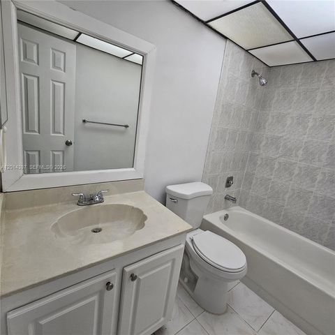 3070 NW 48th Ter 104, Lauderdale Lakes, FL 33313