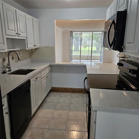 3070 NW 48th Ter 104, Lauderdale Lakes, FL 33313