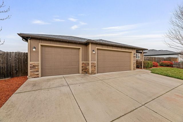 3443 Agate Meadows, White City, OR 97503