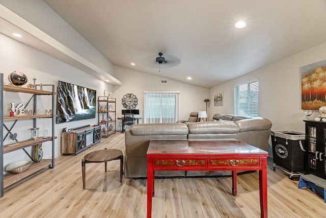 3443 Agate Meadows, White City, OR 97503