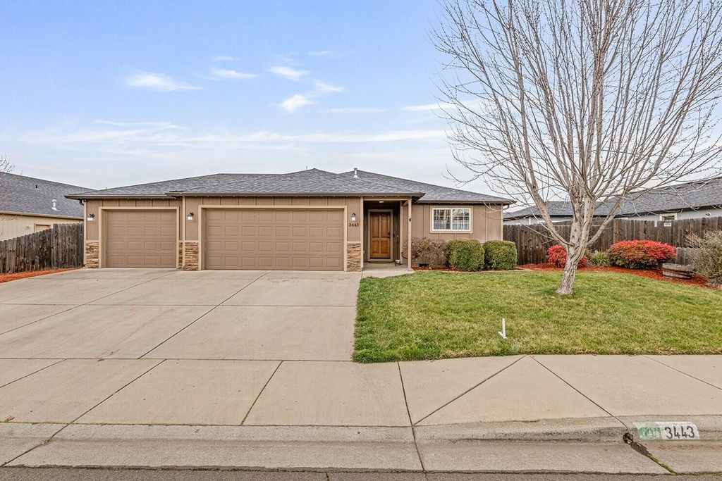 3443 Agate Meadows, White City, OR 97503