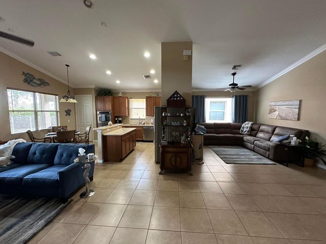 4886 SE Askew Avenue, Stuart, FL 34997