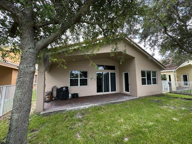 4886 SE Askew Avenue, Stuart, FL 34997