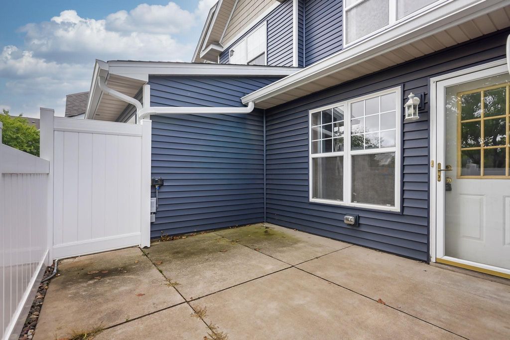 450 Hickory Lane, Oakdale, MN 55128 — photo 2
