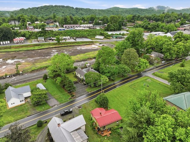 231 Ada Street, Blue Ridge, GA 30513