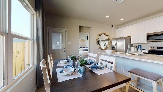 481 Valley View Drive, Tonganoxie, KS 66086