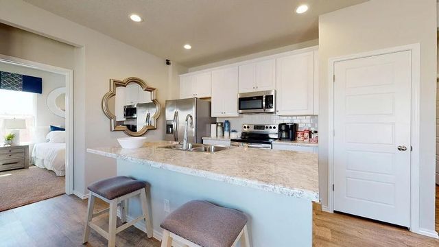 481 Valley View Drive, Tonganoxie, KS 66086