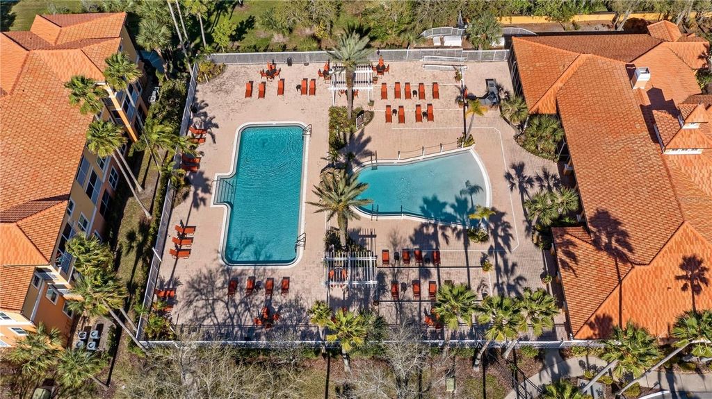 Image 3 of property listing at 5483 VINELAND ROAD 10103, Orlando, FL 32811