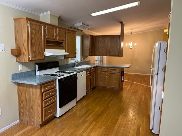 2612 Oak Point Dr, Middleboro, MA 02346
