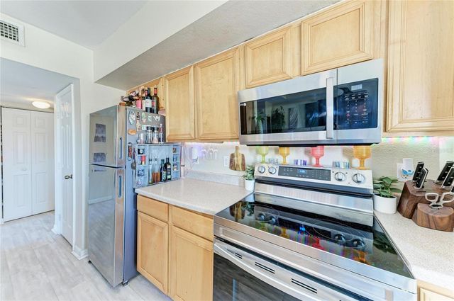 1130 VILLAGIO CIRCLE 201, Sarasota, FL 34237