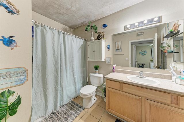 1130 VILLAGIO CIRCLE 201, Sarasota, FL 34237