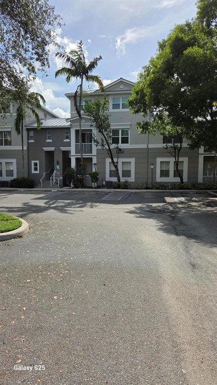 2009 Shoma Dr, Royal Palm Beach, FL 33414