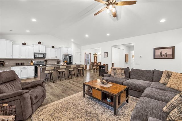 127 Centerpiece Drive, High Point, NC 27265