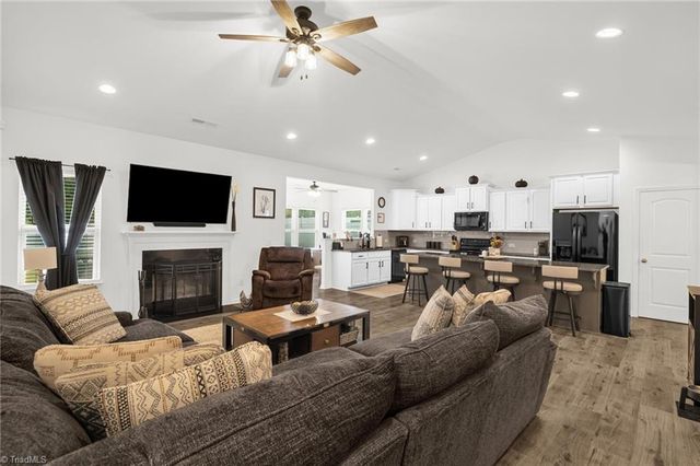 127 Centerpiece Drive, High Point, NC 27265