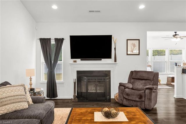 127 Centerpiece Drive, High Point, NC 27265