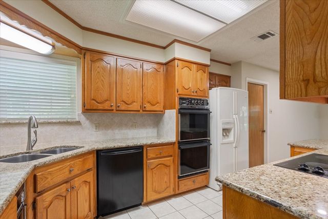 512 Dal Paso Drive, Robinson, TX 76706