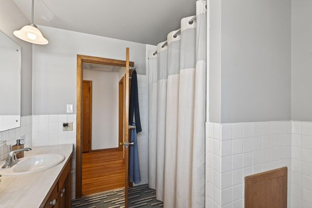 704 E 130th Street, Burnsville, MN 55337