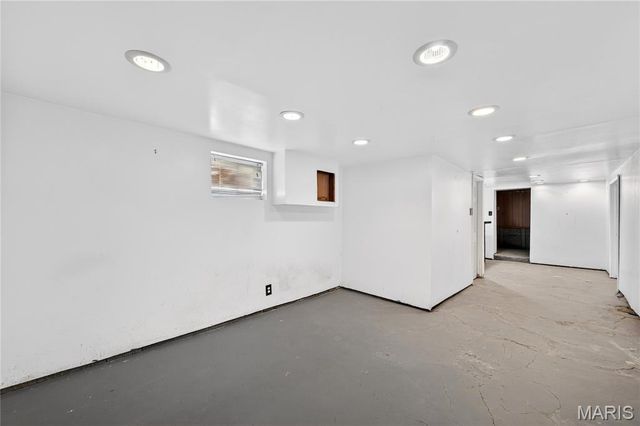 327 W Felton Avenue, St Louis, MO 63125