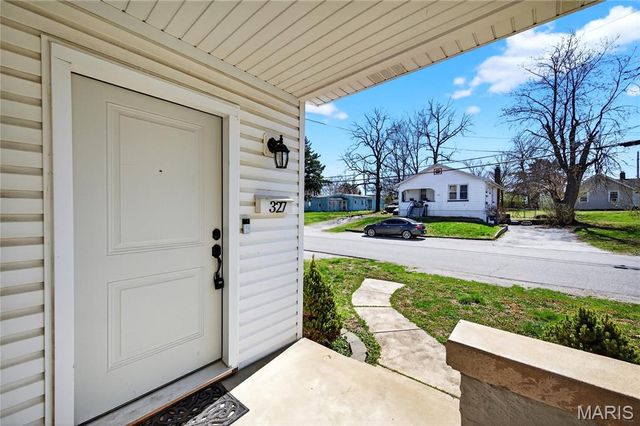327 W Felton Avenue, St Louis, MO 63125