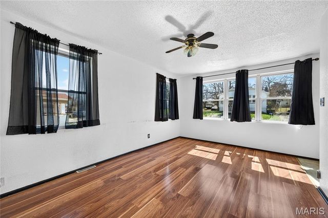 327 W Felton Avenue, St Louis, MO 63125