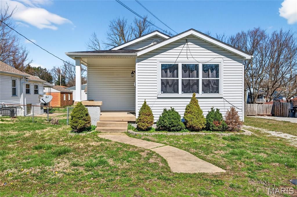 327 W Felton Avenue, St Louis, MO 63125