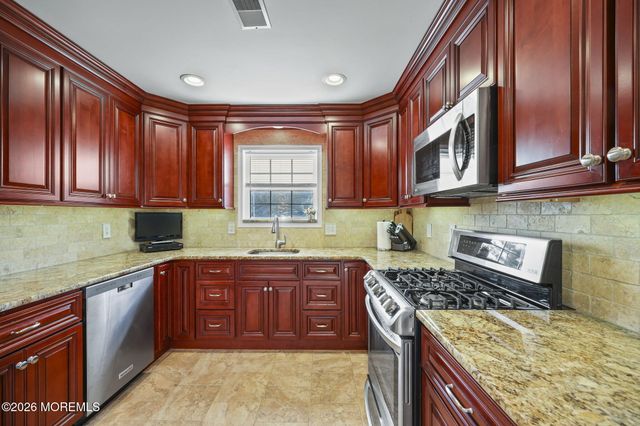 48 Hedgewood Road, Howell, NJ 07731