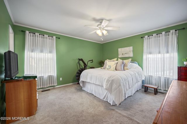 48 Hedgewood Road, Howell, NJ 07731